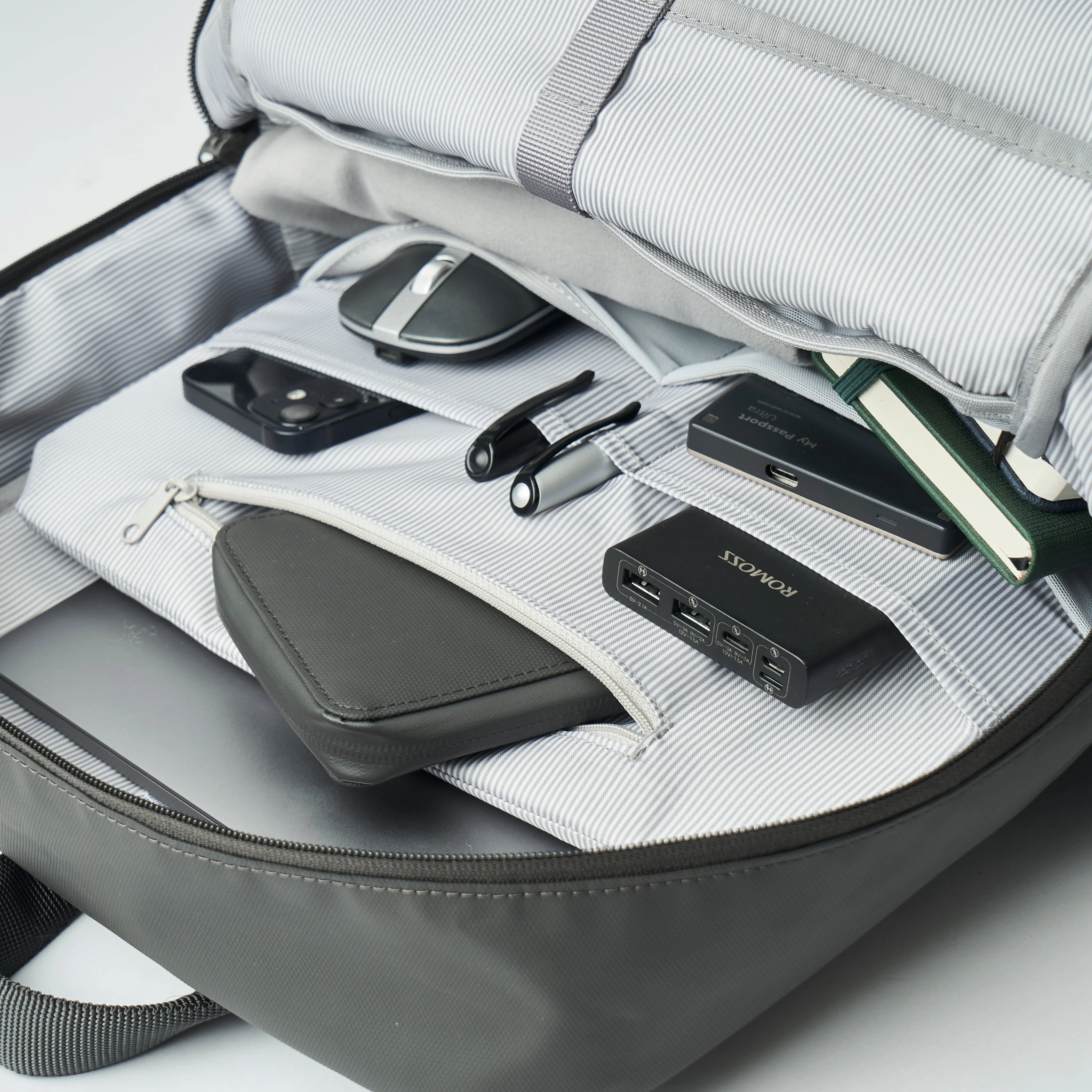 Cecil Trackies Backpack - Stealth Bomber Edition 25L
