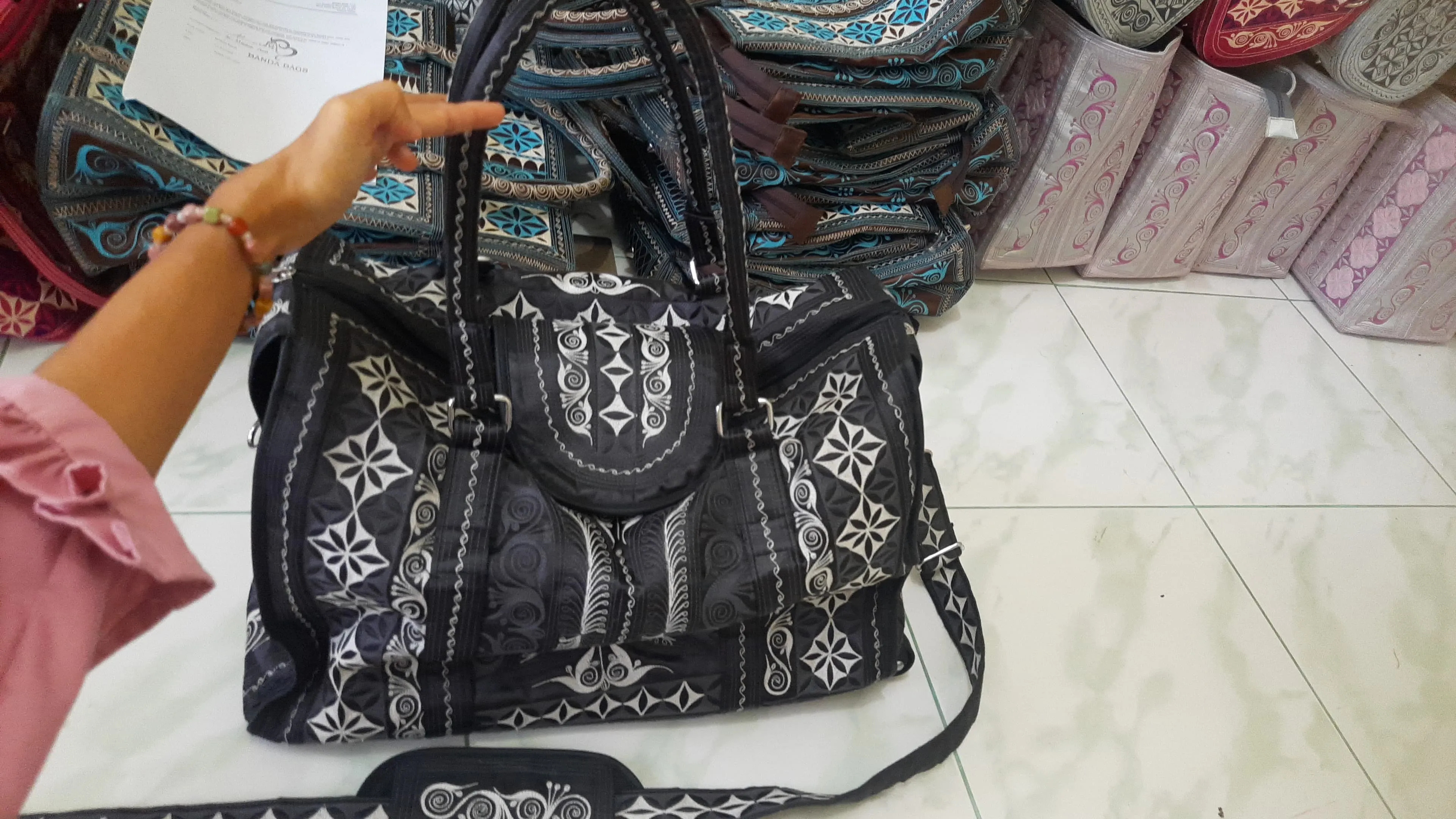 Memetika Soft Weekender Bag with Wheels