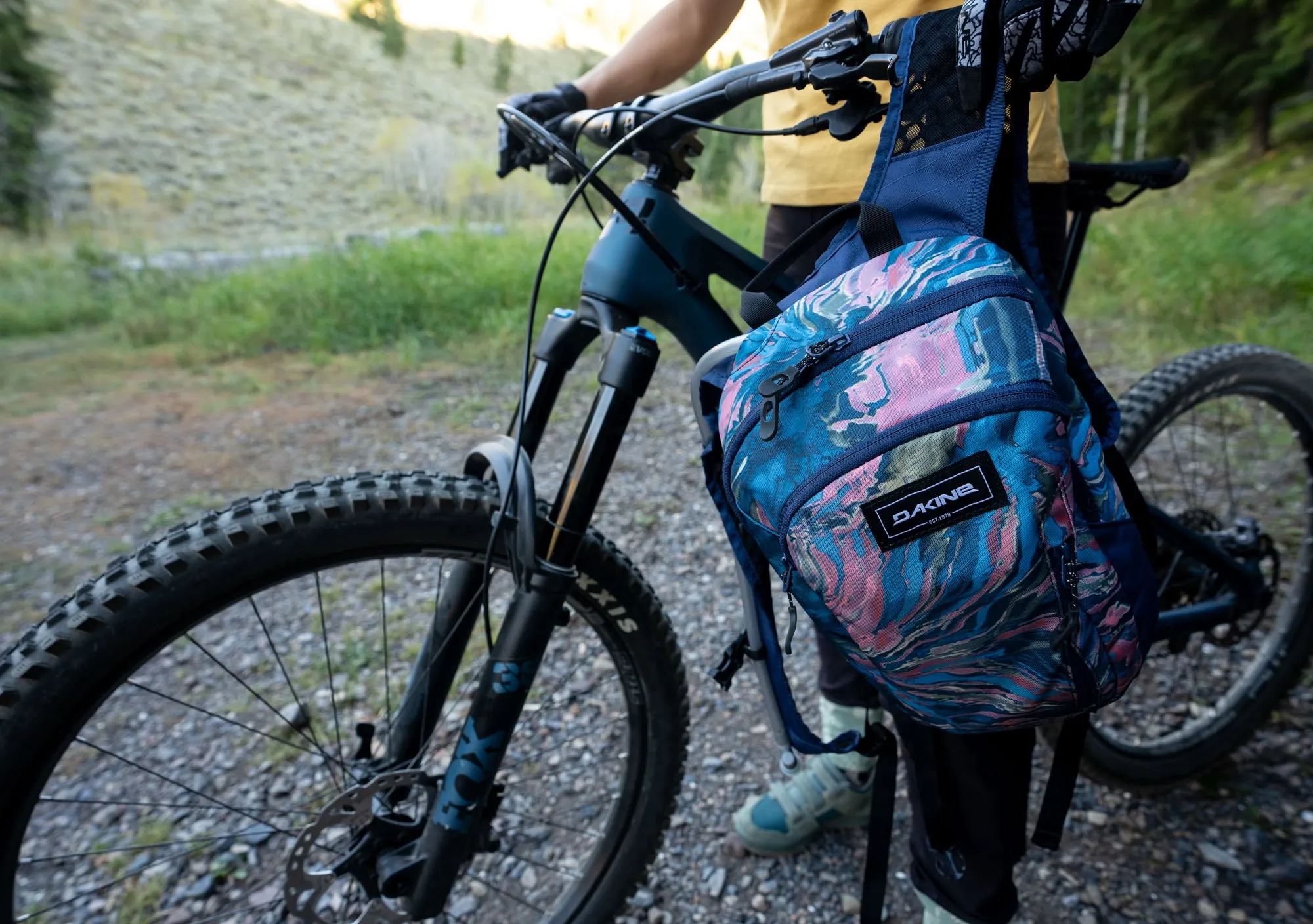 Shuttle 6L Bike Hydration Backpack - Women's