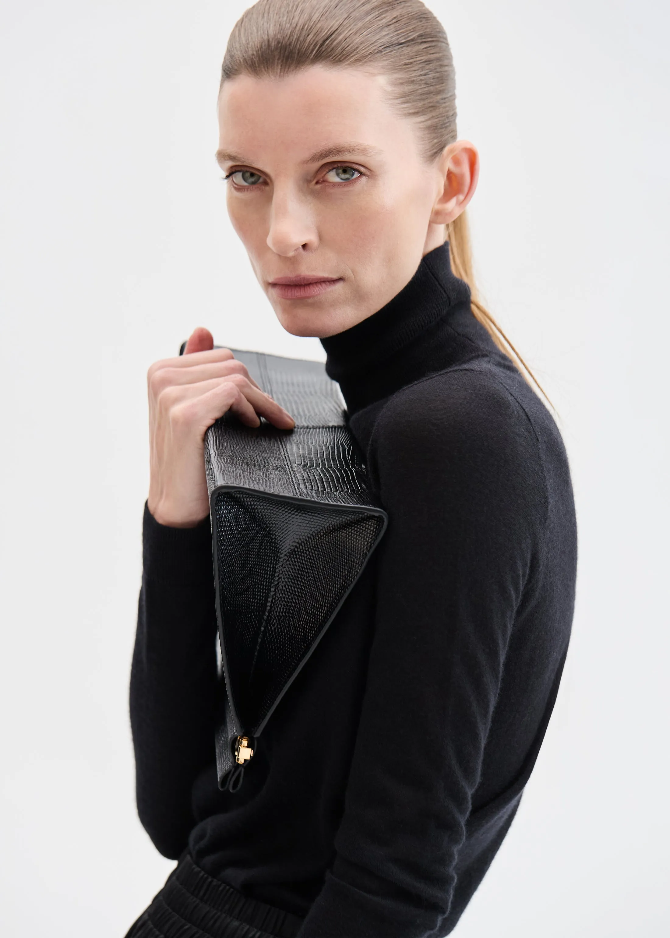 Slim Turtleneck Top in Fine Cashmere - Black